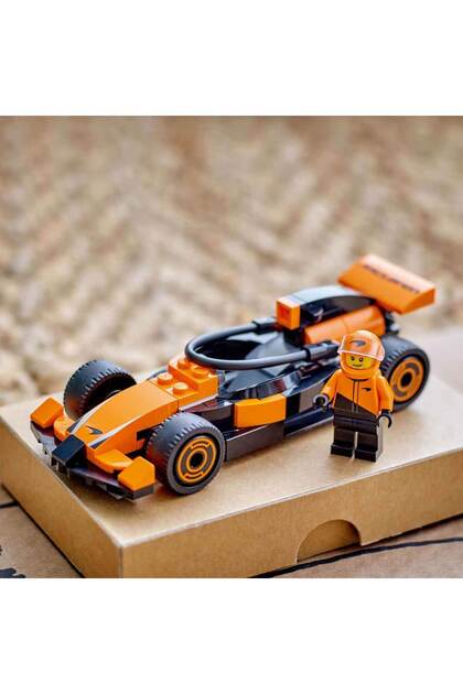 LEGO City McLaren Yarış Arabalı F1 Sürücüsü 60442 - 6 Yaş ve Üzeri