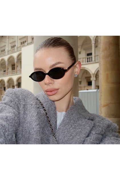 Oval Black Sunglasses