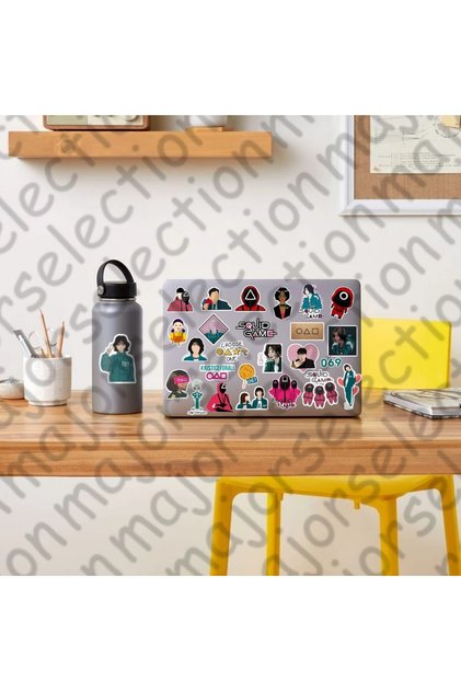 ملصق Squid Game Player 067 Kang Sae-byeok - مجموعة دفتر Macbook