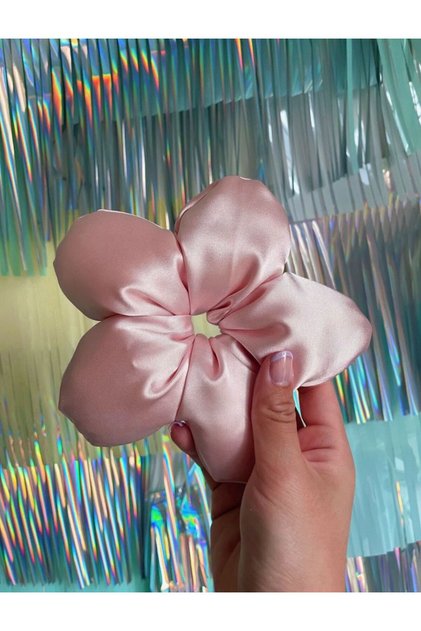 Powder Satin Large Size Daisy Bagel Buckle