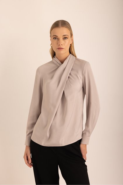 Taş Yakası Drape Detaylı Dokuma Bluz