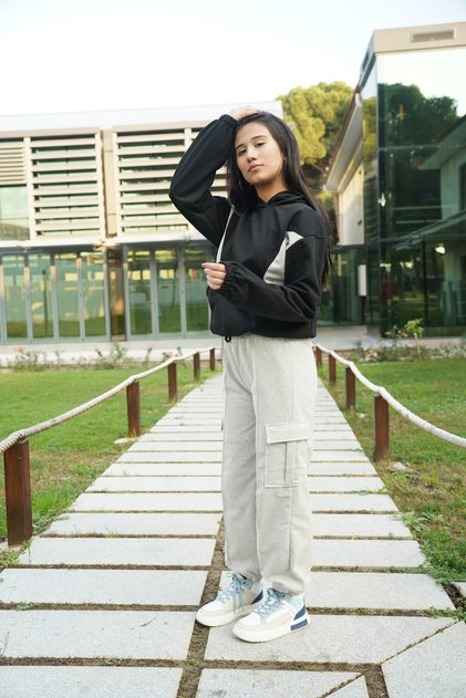 Hood, Side Pockets and Garnish Top & Double Cargo Pockets Leg Elastic Bottom