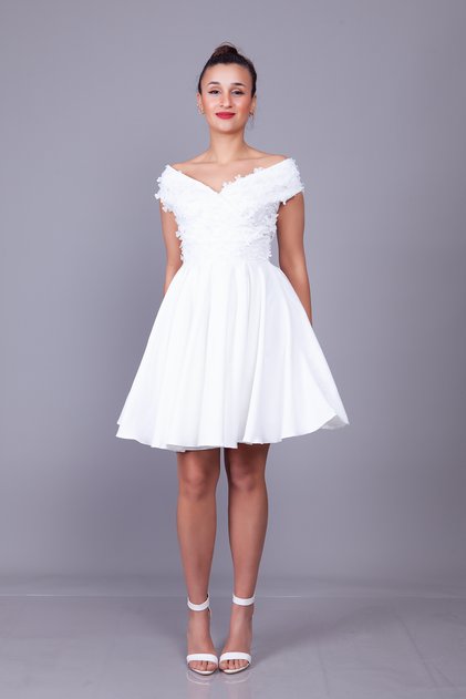 Rochie de seară mini lungime cu decolteu barcă alb cu detaliu din tul floral