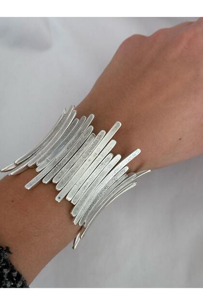 Silver Color Asymmetric Wide Clamp Zinc Alloy Bracelet