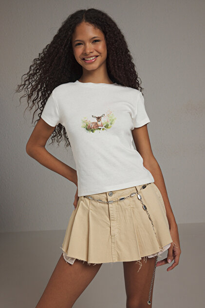 Trendyolmilla Ekru Geyik Baskılı Fitted/Vücuda Oturan Örme T-Shirt