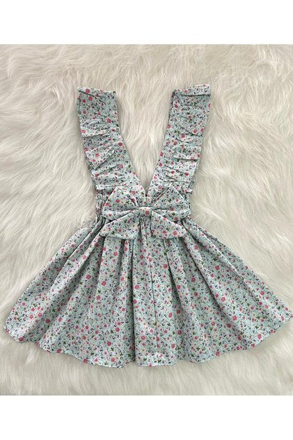 Rochie salopetă pentru fetițe, albastră, cu fundă florală și bretele cu volane (Fabricată din țesătură 100% bumbac.)