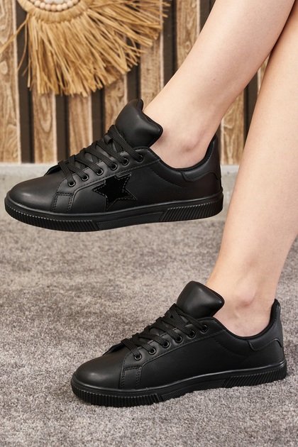 Daily Women's Black Sneaker Lace-Up Star Detailed Serrated Sole Oval Toe Sports Shoes 602
