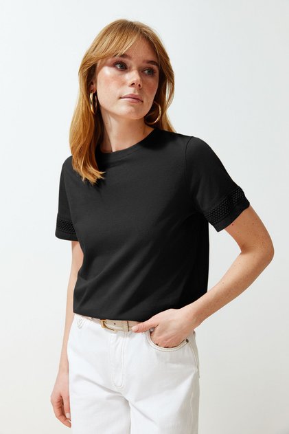 Siyah Kalın Pamuklu Aksesuar Detaylı Basic/Regular Kalıp Örme T-Shirt TWOSS24TS00048