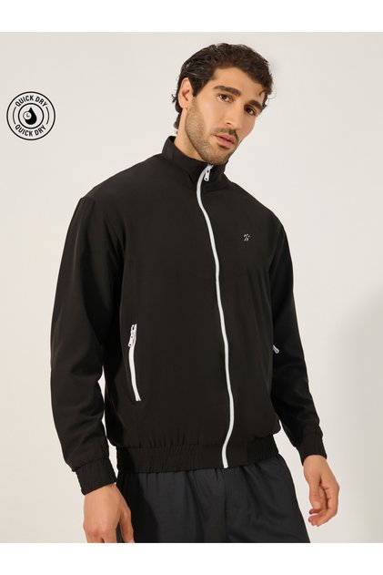 سترة مريحة ذات رقبة عالية وبطانة شبكية