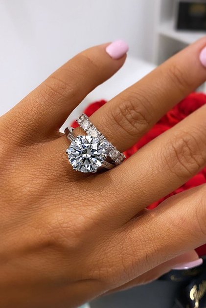 Işıklı kutuda 5 karat tektaş ve tamtur yüzük (kararmaz)