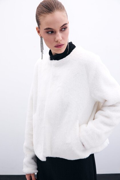 Collarless plush jacket - ecru