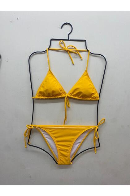 Ayol erkakning koptoklarini ezadi