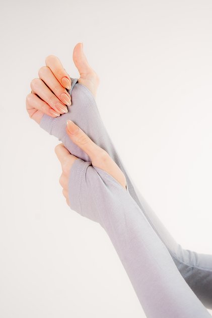 Finger-Looped Arm Sleeve – Gray Flexible Anti-Sweat for Daily Use | Shal Paradise