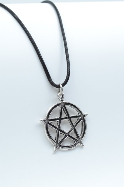 Pentagram Yıldızı Gümüş Kaplama Deri İp Kolye