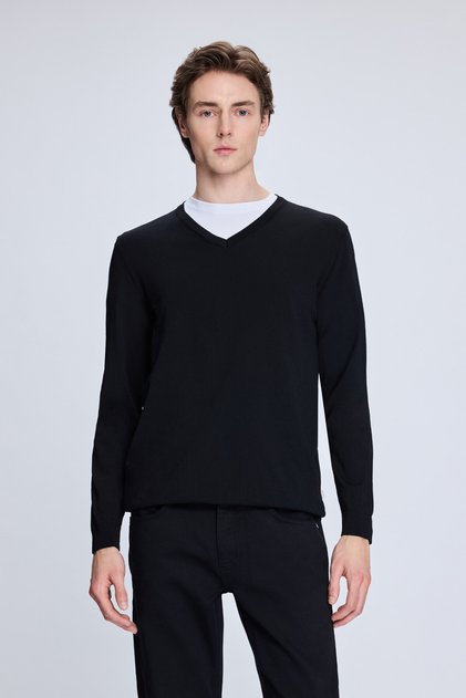 Siyah Regular Fit V Yaka Rayon Kazak