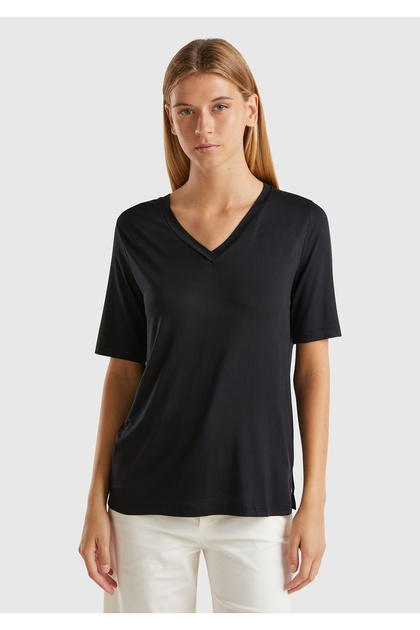 Kadın Siyah Eko-Viskoz Regular Fit V Yaka T-Shirt