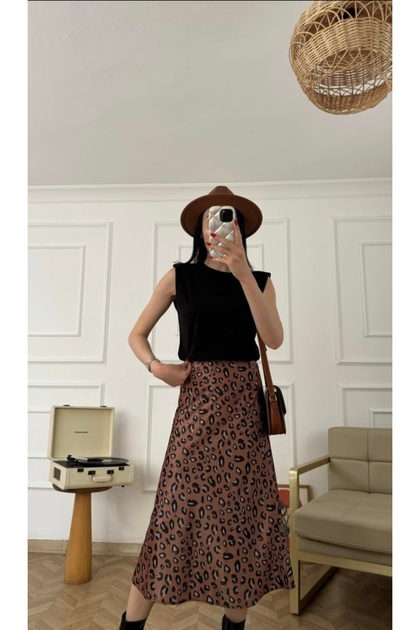 Women's Belted Elastic Waist Spotted Midi Length Satin Skirt