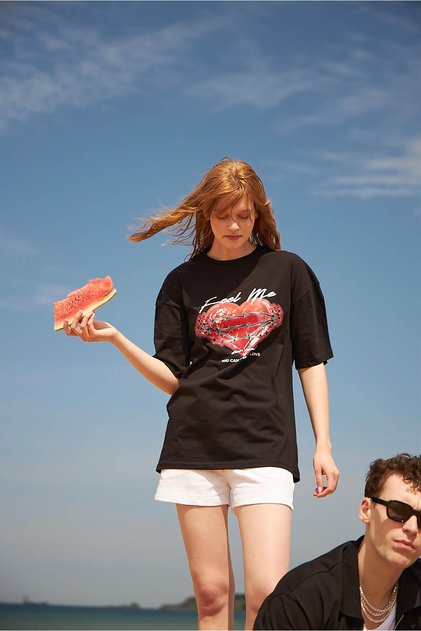 Unisex Feel Me Tshirt Black