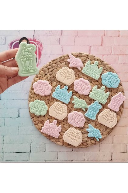 An Indispensable Souvenir of Ramadan's Guests Razaman Themed Boutique Cookies - 20 Pieces