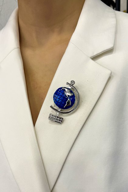 Taş Detaylı Dünya Broş (5cm)