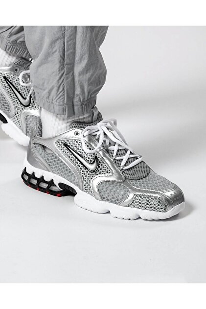 nike spiridon cage 2 metallic silver