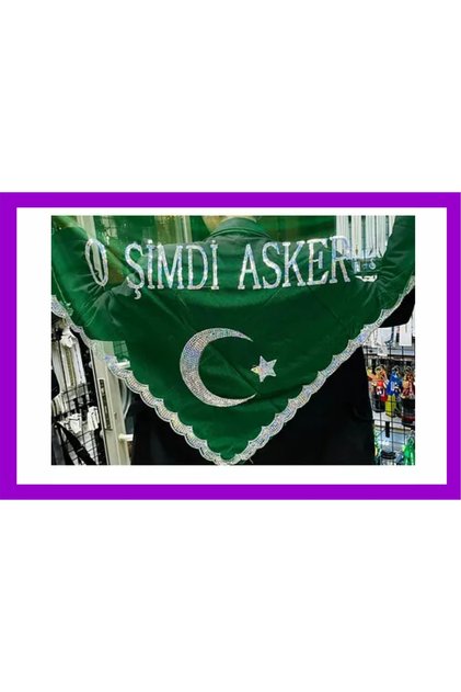 O Şimdi Asker Yazılı Pullu Asker Örtüsü üçgen şeklindedir. (kare değildir) (Eldivenli) Yeşil Renk