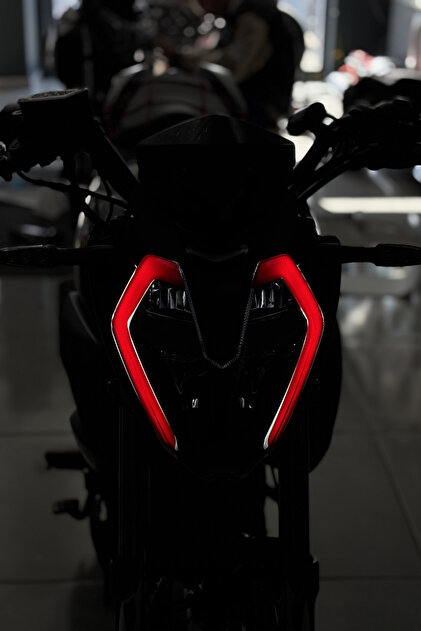 Benelli 125S ve Rks Rk125-S uyumlu Kırmızı Renk Far Tasarım Filmi Sticker Etiket