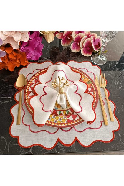 Red and marbled burgundy detailed Placemat, 2 pieces, made of stain-resistant fabric.