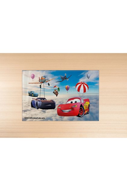 ŞİMŞEK MCGUENN DESENLİ ÇOCUKLAR İÇİN BESLENME ÖRTÜSÜ