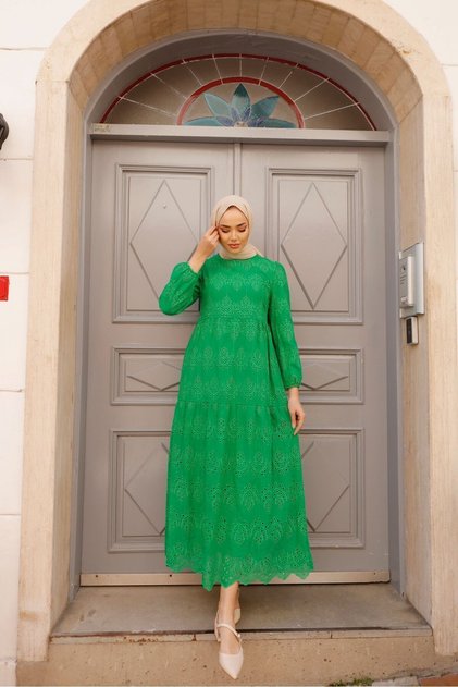 Rochie lungă de damă din dantelă brodată, verde