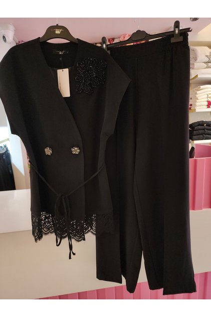 women's top and bottom set with embroidered collar