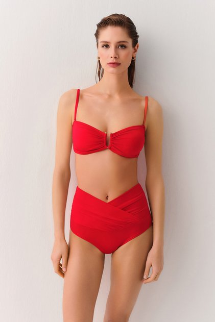 Top de bikini fără bretele cu accesorii metalice