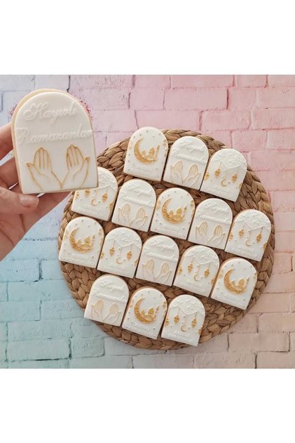 Boutique Cookies with Gold Goodwill Ramadan Writing - 20 Pieces