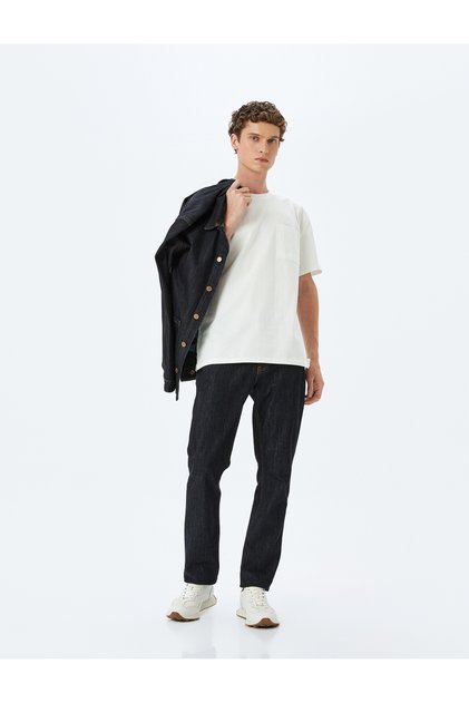 Short Sleeve Crew Neck Pocket Detailed Tok Fabric Cotton Oversize T-Shirt
