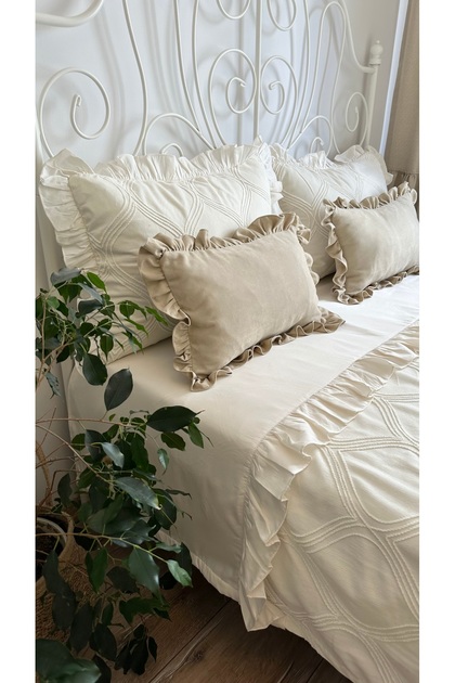 Magnolia Design Ecru Ruffled Bedspread Double 3 Pieces