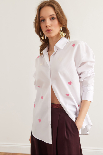 Women's White Heart Embroidered Boyfriend Woven Shirt Gml- 19001300