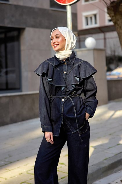 قميص نسائي من الدنيم باللون الأزرق الداكن