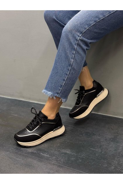 Black Lace-Up Women's Casual Sneakers