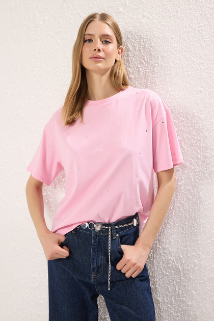 Pembe Pamuklu Taş Detaylı Relaxed/Geniş Rahat Kesim Bisiklet Yaka Örme T-Shirt TWOSS23TS00153
