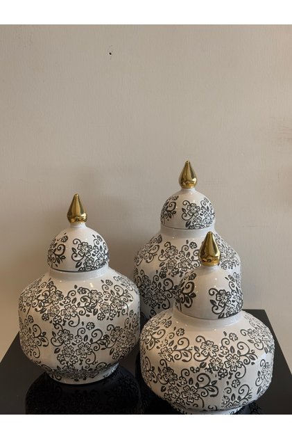 3lüÇiçekli desenli vazo
