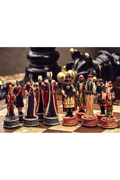Ottoman-hun Themed Medium Size Luxury Chess and Yenigün Plain Chessboard