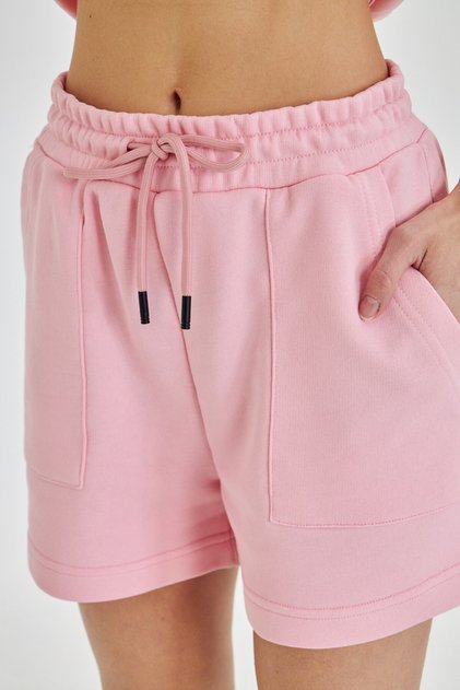 Dehnbare und bequem geschnittene Overknee-Shorts für Damen mit zwei Taschen