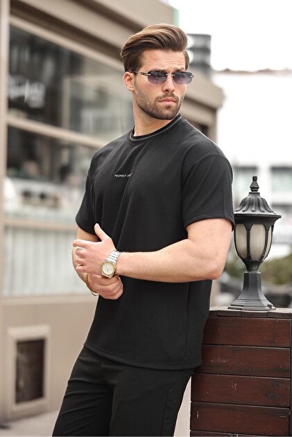 Madmext Siyah Nakış Detaylı Basic Erkek T-shirt E7106 - Fiyatı