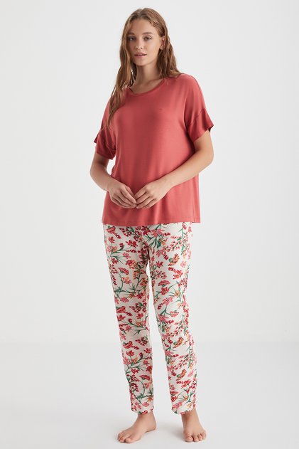 Capri Suit with Soft Texture