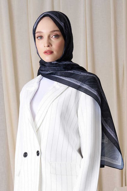 Historical Victorian Pattern Shawl - Black