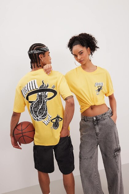 تي شيرت Fit Nba Miami Heat Boxy Fit برقبة دائرية وأكمام قصيرة B9888ax24sm