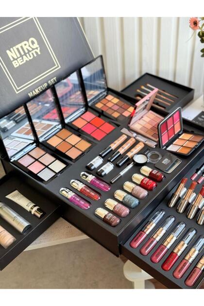 Niku　田栩宁 Make Up Forever ABセットグッズ NITRQ BEAUTY A complete makeup kit, one distinctive box, with
