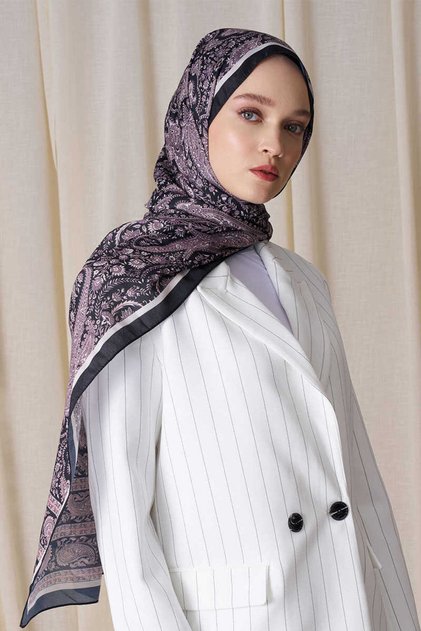 Historical Veloria Patterned Shawl - Black Beige