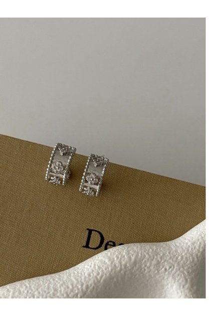 Special Series Stone-Set Brand Model Silver Color Non-Tarnishing Hoop Earrings