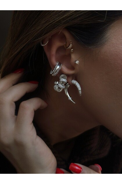 Silver Zirkon Taş Detaylı Çift Taraflı Marka Model Küpe